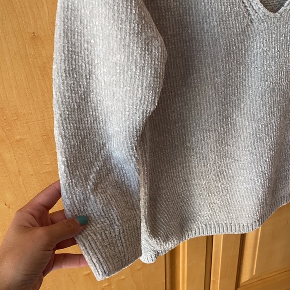 Express Sweater - Picture 4 of 6